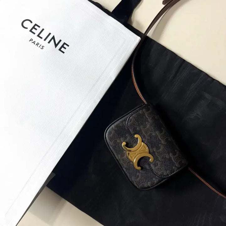 [BUNJANG] Celine Triomphe Mini Bag / [백화점판/당일출고]셀린느 트리옹프 미니백 / 크로스백