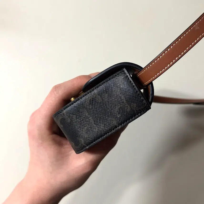 [BUNJANG] Celine Triomphe Mini Bag / [백화점판/당일출고]셀린느 트리옹프 미니백 / 크로스백