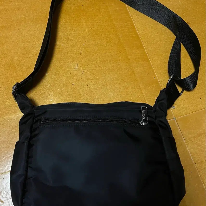 [BUNJANG] Urbanoid Nylon Crossbody Bag / 나일론 크로스백
