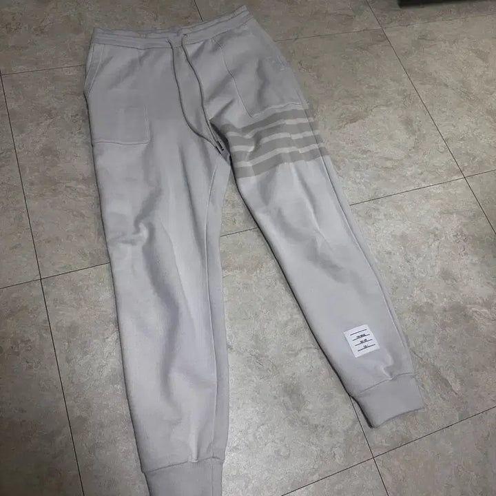 [BUNJANG] Thom Browne Jogger Pants (Size 2) / 톰브라운 조거팬츠 2사이즈 신형 백화점판