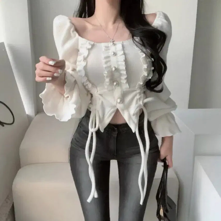 [BUNJANG] Chuu Burning Blue Shirring Lace Frill Blouse / 츄룸 버닝블루 셔링 레이스 프릴 블라우스 진주 공주 기모 겨울