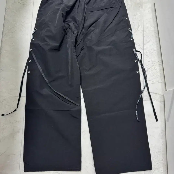 [BUNJANG] Cravity Side Lace-up Wide Pants / 크럭시 사이드 레이스업 와이드팬츠 새제품 싸게 팔아요