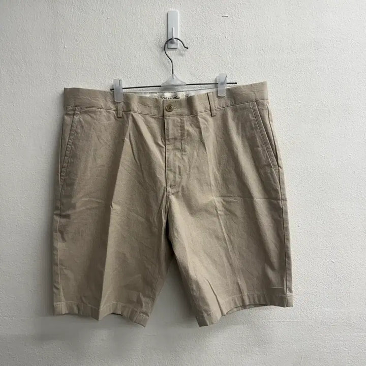 [SOLD OUT] 라코스테 슬림핏 베이지 하프 팬츠 36