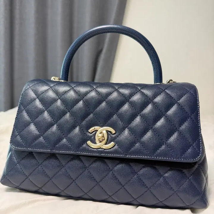 [BUNJANG] Chanel Coco Handle Caviar Navy Medium Handbag / 샤넬 코코핸들 캐비어 네이비 구미듐 현라지