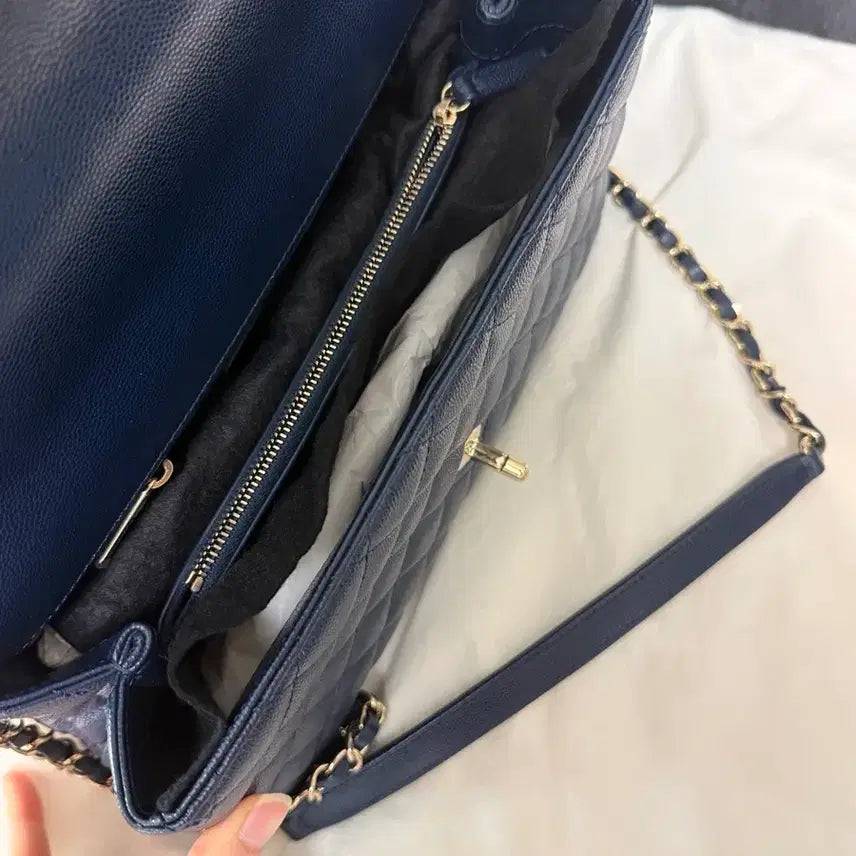 [BUNJANG] Chanel Coco Handle Caviar Navy Medium Handbag / 샤넬 코코핸들 캐비어 네이비 구미듐 현라지