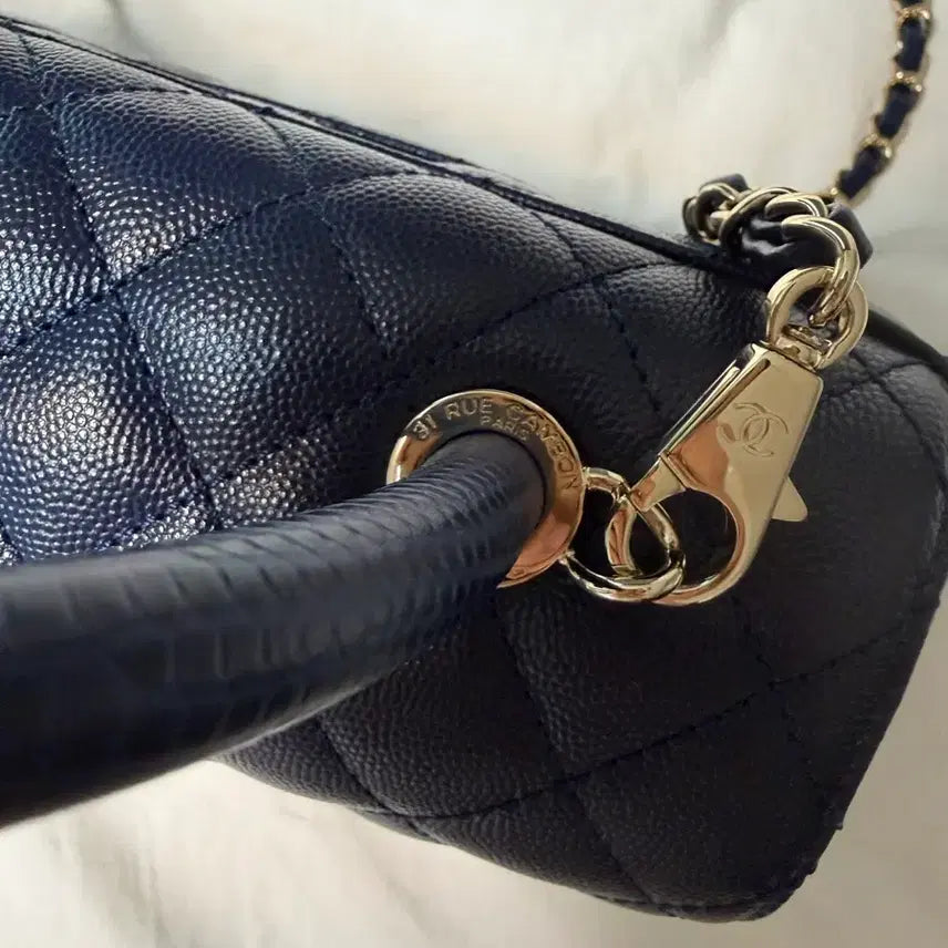 [BUNJANG] Chanel Coco Handle Caviar Navy Medium Handbag / 샤넬 코코핸들 캐비어 네이비 구미듐 현라지