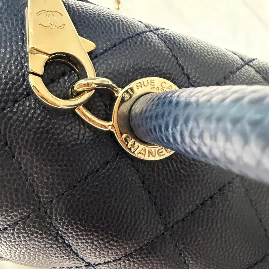 [BUNJANG] Chanel Coco Handle Caviar Navy Medium Handbag / 샤넬 코코핸들 캐비어 네이비 구미듐 현라지