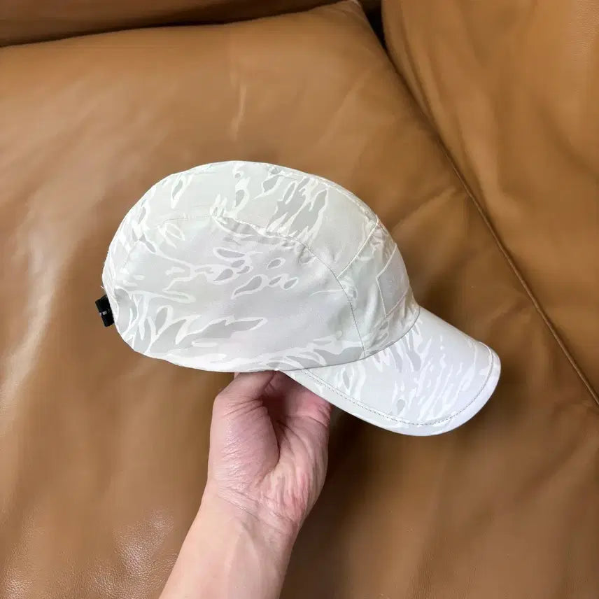 [BUNJANG] Supreme Reflective Tiger Camo Camp Cap / 슈프림 캠프캡 모자 리플렉티브 타이거 카모 화이트