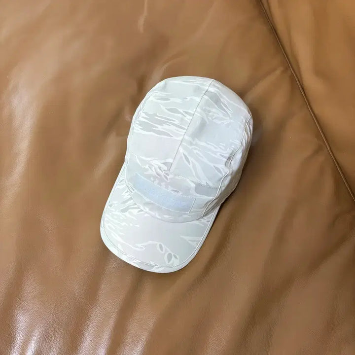 [BUNJANG] Supreme Reflective Tiger Camo Camp Cap / 슈프림 캠프캡 모자 리플렉티브 타이거 카모 화이트