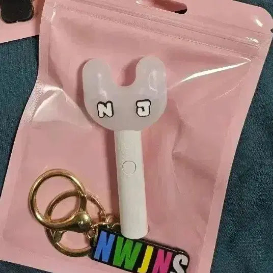 [BUNJANG] NewJeans Light Stick Keyring / 뉴진스 미니빙키봉 응원봉키링 NJ