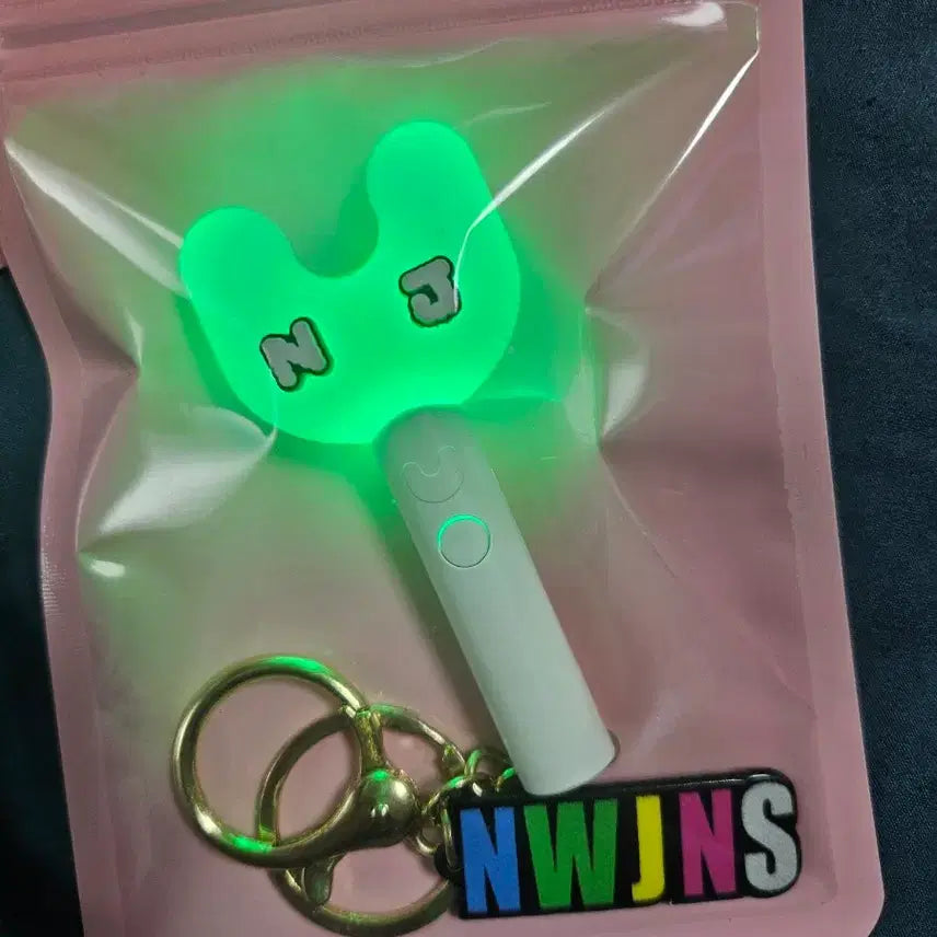 [BUNJANG] NewJeans Light Stick Keyring / 뉴진스 미니빙키봉 응원봉키링 NJ