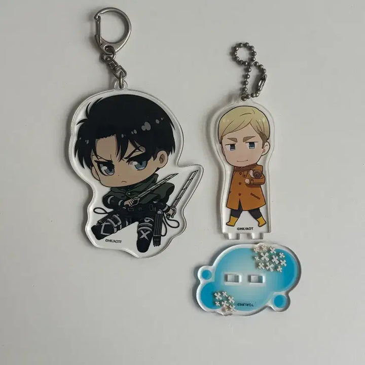 [BUNJANG] Attack on Titan Levi &amp; Erwin Acrylic Keyring Bundle Set / 진격거 리바이 엘빈 아크릴 키링 일괄 (개봉o)