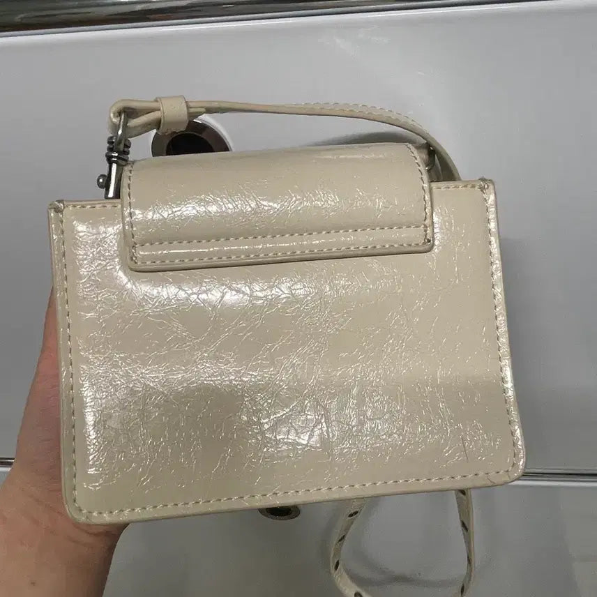 [BUNJANG] Kissing 여권백 Cream Passport Bag / 키시닝 여권백 크림색상