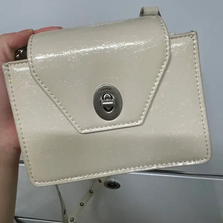 [BUNJANG] Kissing 여권백 Cream Passport Bag / 키시닝 여권백 크림색상