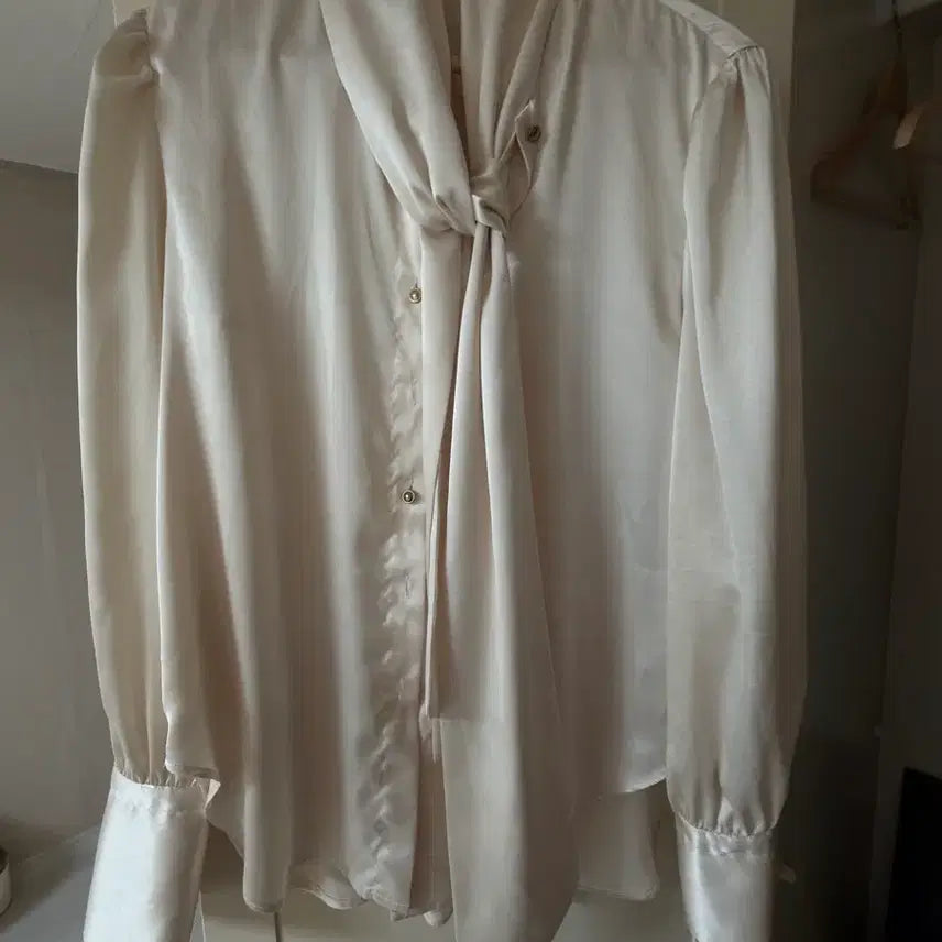 [BUNJANG] H8 Ivory Tie Blouse / H8 아이보리 타이 블라우스