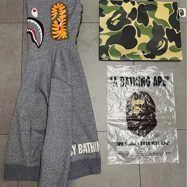 [BUNJANG] BAPE Gray Shark Hoodie / 베이프 그레이 반카모 샤크 후드집업
