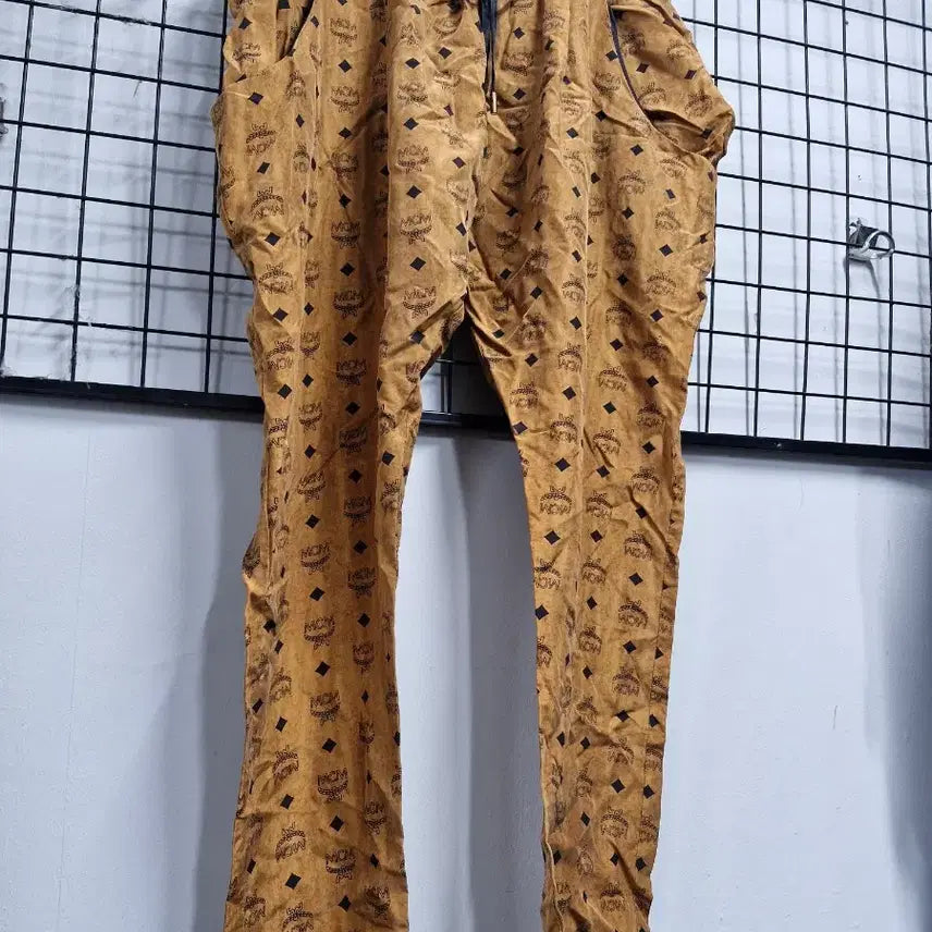[BUNJANG] MCM Logo Brown Silk Pants / 44-55 MCM 로고 브라운 패턴 실크 바지.