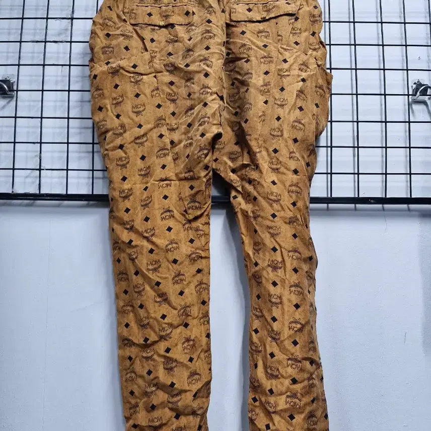 [BUNJANG] MCM Logo Brown Silk Pants / 44-55 MCM 로고 브라운 패턴 실크 바지.