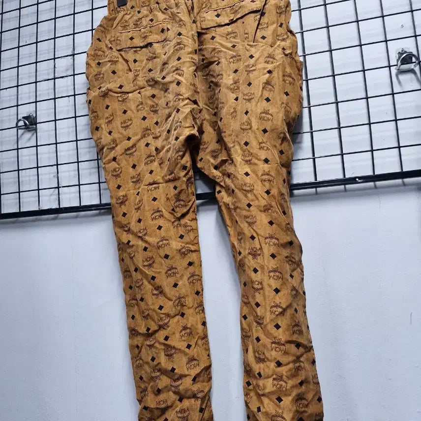 [BUNJANG] MCM Logo Brown Silk Pants / 44-55 MCM 로고 브라운 패턴 실크 바지.