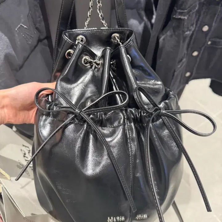 [BUNJANG] Matin Kim Drawstring Chain Bucket Bag / 마뗑킴 블랙 드로우스트링 체인 버킷백