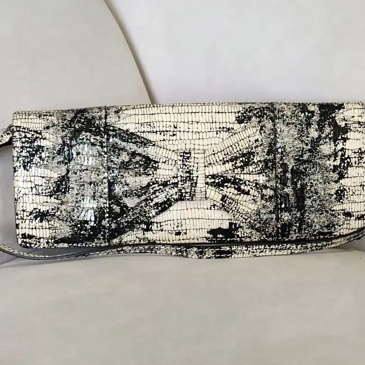 [BUNJANG] Real Python Ribbon Clutch Bag / 리얼파이톤 리본 클러치백(무료배송)