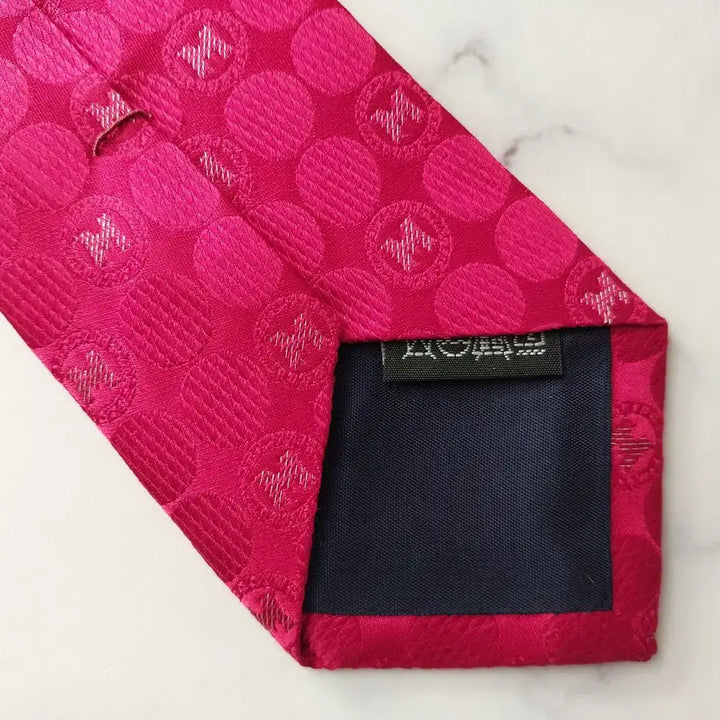 [BUNJANG] Metrocity Silk Red Logo Embroidered Tie 7cm / 메트로시티 실크 레드 로고 자수 넥타이 7cm A+등급 K1929