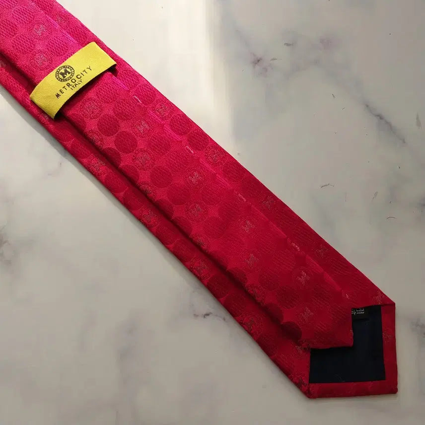 [BUNJANG] Metrocity Silk Red Logo Embroidered Tie 7cm / 메트로시티 실크 레드 로고 자수 넥타이 7cm A+등급 K1929
