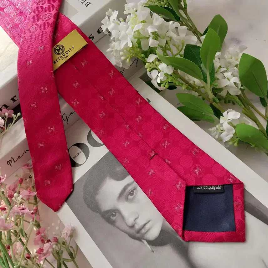 [BUNJANG] Metrocity Silk Red Logo Embroidered Tie 7cm / 메트로시티 실크 레드 로고 자수 넥타이 7cm A+등급 K1929
