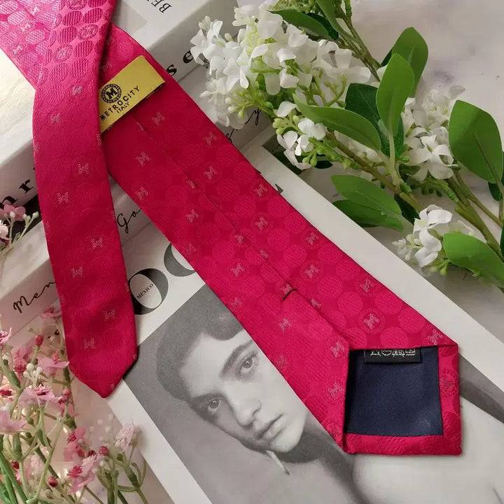 [BUNJANG] Metrocity Silk Red Logo Embroidered Tie 7cm / 메트로시티 실크 레드 로고 자수 넥타이 7cm A+등급 K1929