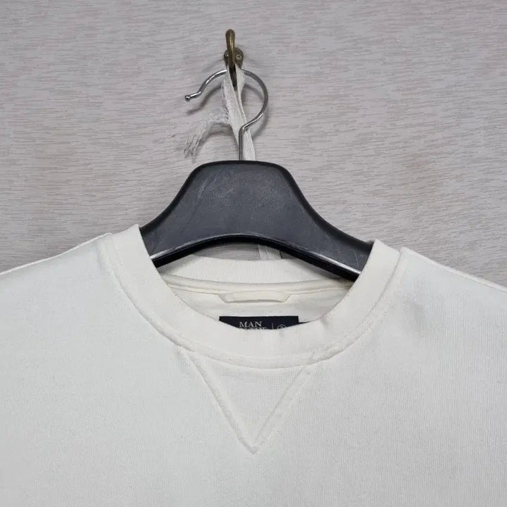 [BUNJANG] Man On The Boon Crewneck Sweatshirt (White Cat Embroidery) - Men&