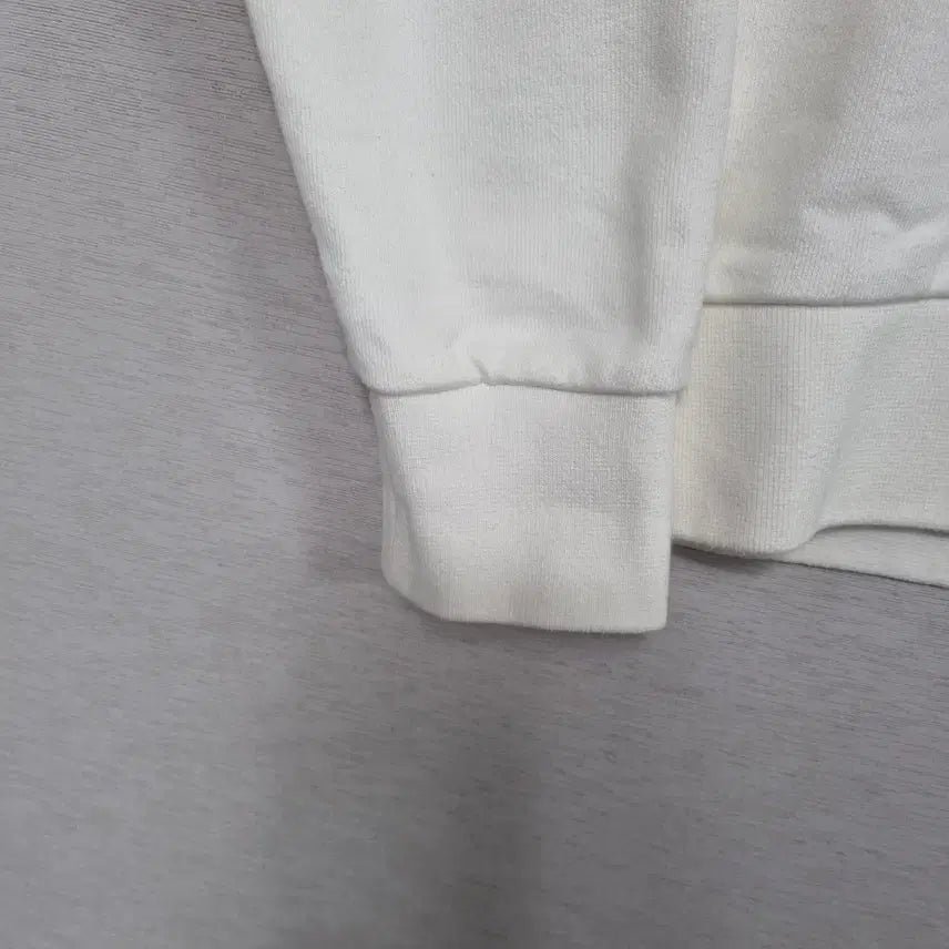 [BUNJANG] Man On The Boon Crewneck Sweatshirt (White Cat Embroidery) - Men&