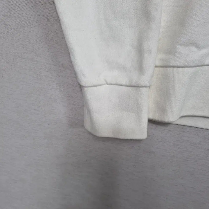 [BUNJANG] Man On The Boon Crewneck Sweatshirt (White Cat Embroidery) - Men&