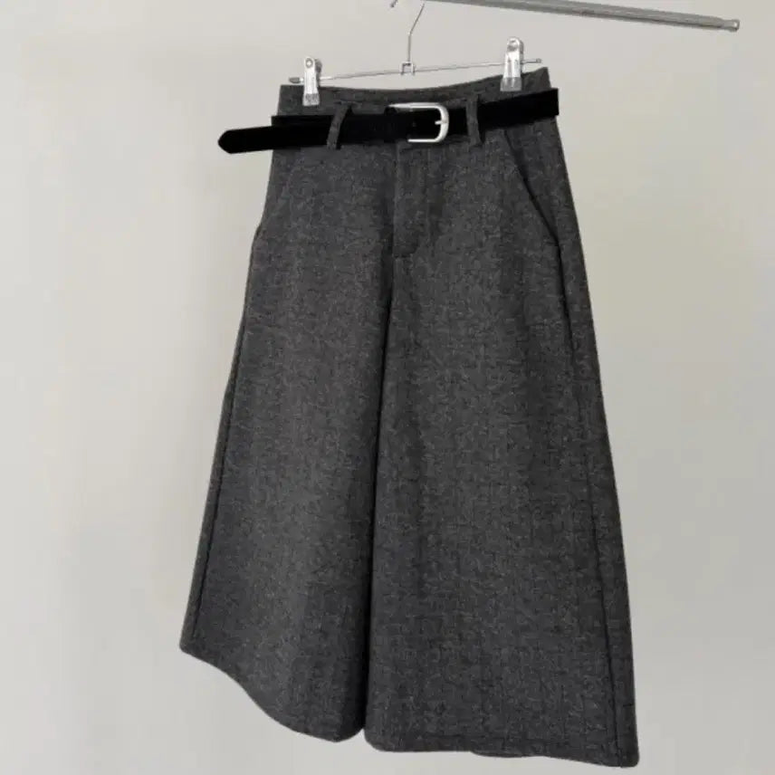 [BUNJANG] Three Cut Stripe Bermuda Pants / 쓰리컷 스트라이프 버뮤다팬츠