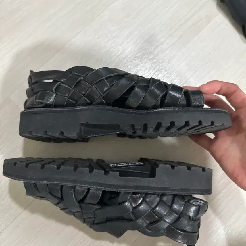 [BUNJANG] Chubasco Aztec Black Sandals / 츄바스코 아즈텍 블랙 샌들
