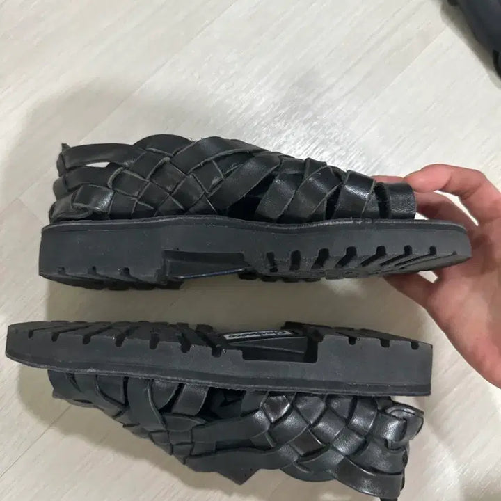 [BUNJANG] Chubasco Aztec Black Sandals / 츄바스코 아즈텍 블랙 샌들