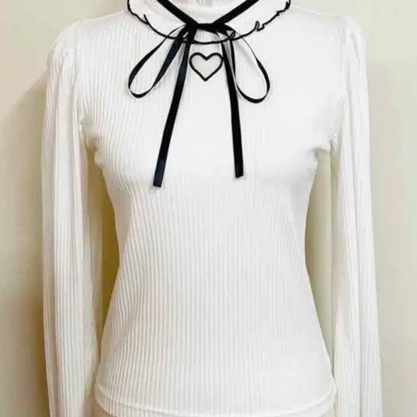 [BUNJANG] Mars Heart Punching Frill Knit / 마즈 mars 하트 펀칭 프릴 니트 양산형 지뢰계 스나계 양지뢰