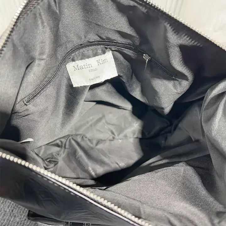 [BUNJANG] Matin Kim Black Leather Pocket Backpack / 마뗑킴 블랙 레더 포켓 백팩