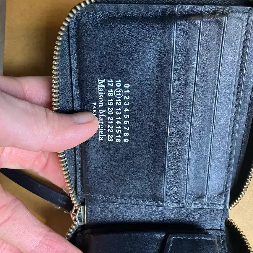 [BUNJANG] Maison Margiela Stitch Zipper Wallet / 마르지엘라 스티치 지퍼 반지갑