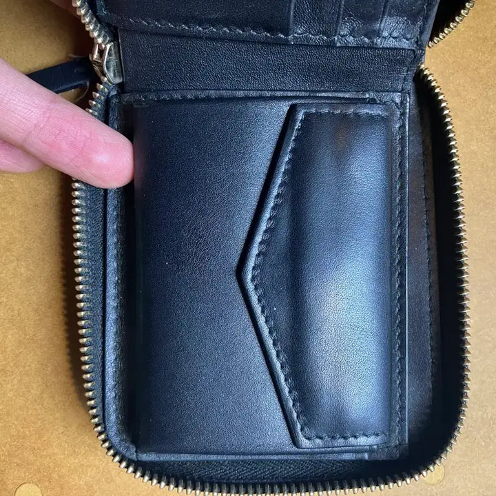 [BUNJANG] Maison Margiela Stitch Zipper Wallet / 마르지엘라 스티치 지퍼 반지갑