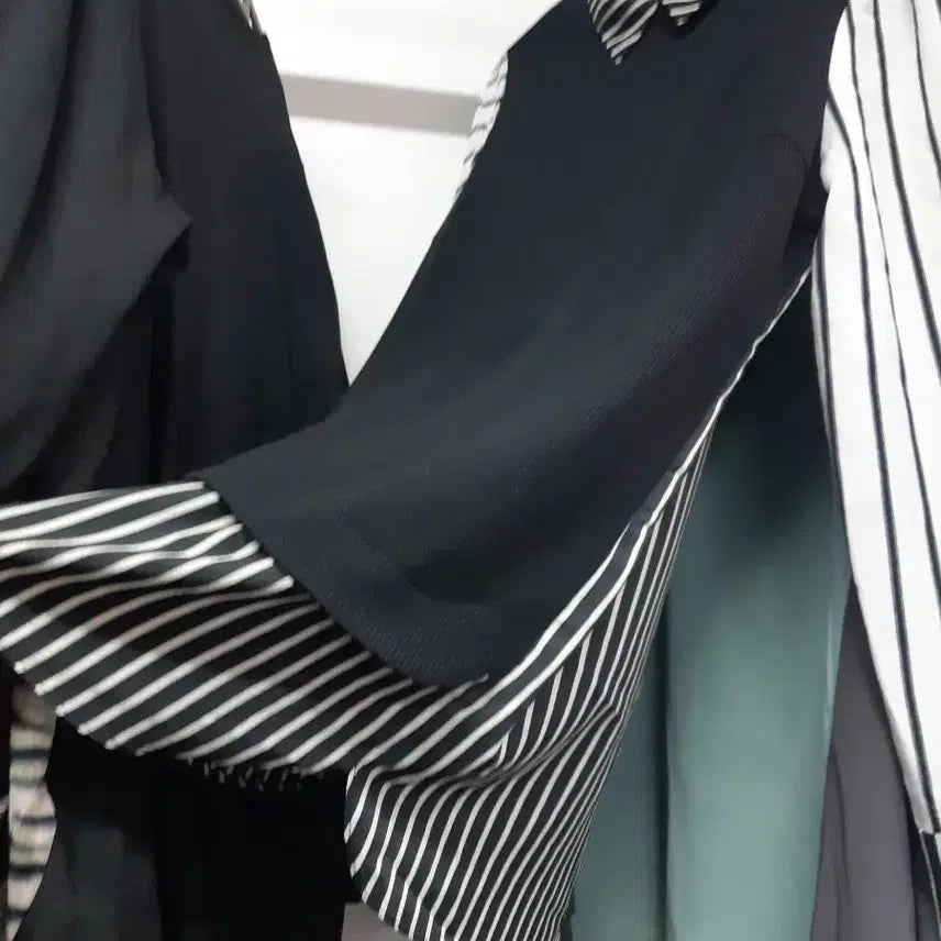 [BUNJANG] Black Stripe Long Blouse / 블랙 스트라이프 배색 롱 블라우스
