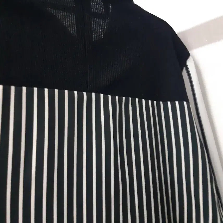 [BUNJANG] Black Stripe Long Blouse / 블랙 스트라이프 배색 롱 블라우스