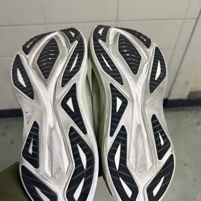 [SOLD OUT] (무료배송)아식스 슈퍼블라스트2 레이크 그레이