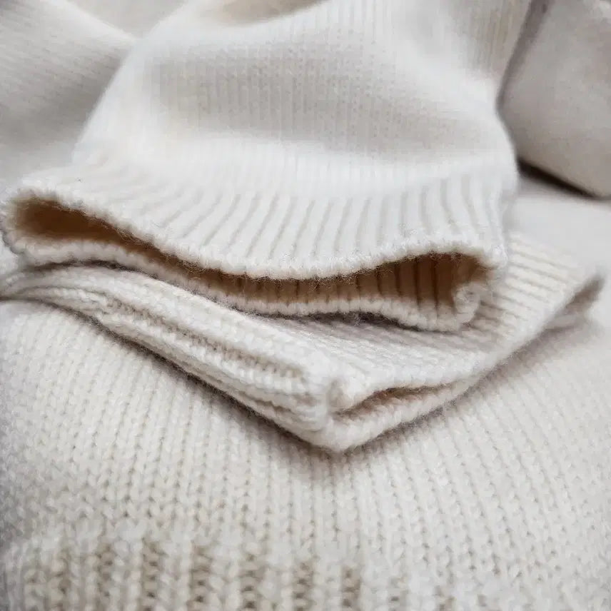 [BUNJANG] Gucci Bee Embroidery V-Neck Knit Ivory / (정품)구찌 꿀벌 자수 V넥 니트 아이보리