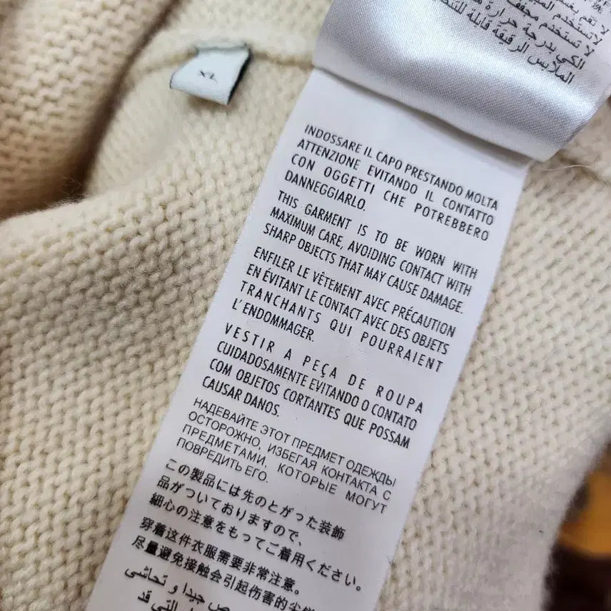 [BUNJANG] Gucci Bee Embroidery V-Neck Knit Ivory / (정품)구찌 꿀벌 자수 V넥 니트 아이보리