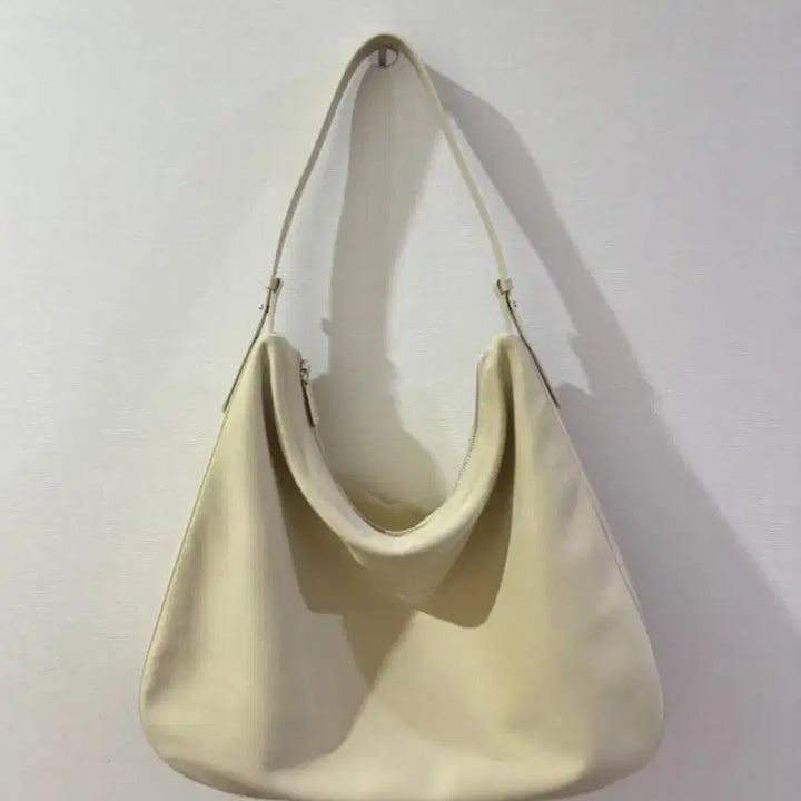 [BUNJANG] UER Suede Cream Hobo Bag / 유에르 스웨이드 크림 호보백