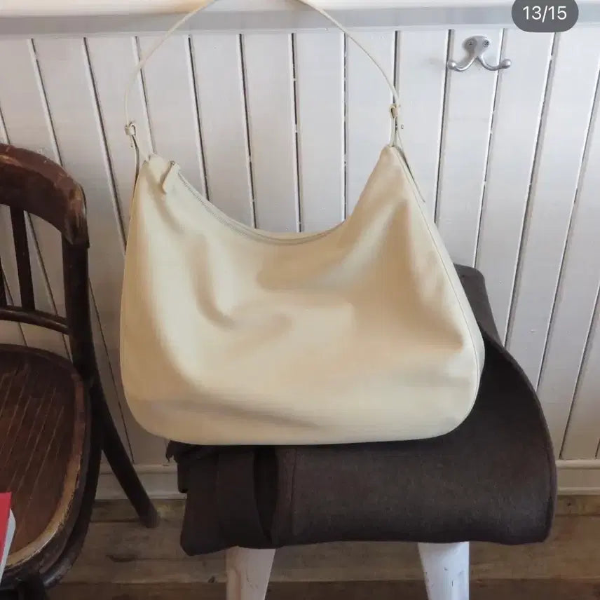 [BUNJANG] UER Suede Cream Hobo Bag / 유에르 스웨이드 크림 호보백
