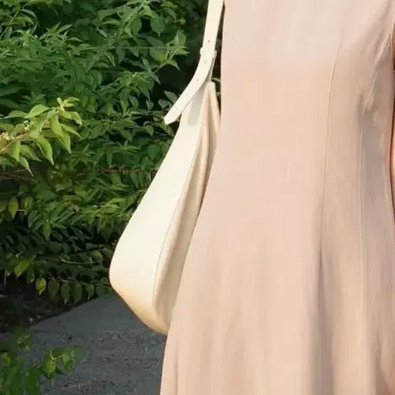 [BUNJANG] UER Suede Cream Hobo Bag / 유에르 스웨이드 크림 호보백