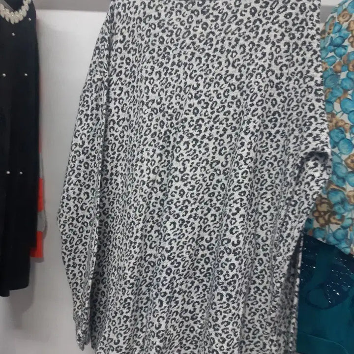 [BUNJANG] Leopard Print Long Sleeve T-shirt / 레오파드 패턴 긴팔 티셔츠 미사용