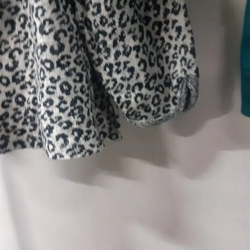 [BUNJANG] Leopard Print Long Sleeve T-shirt / 레오파드 패턴 긴팔 티셔츠 미사용