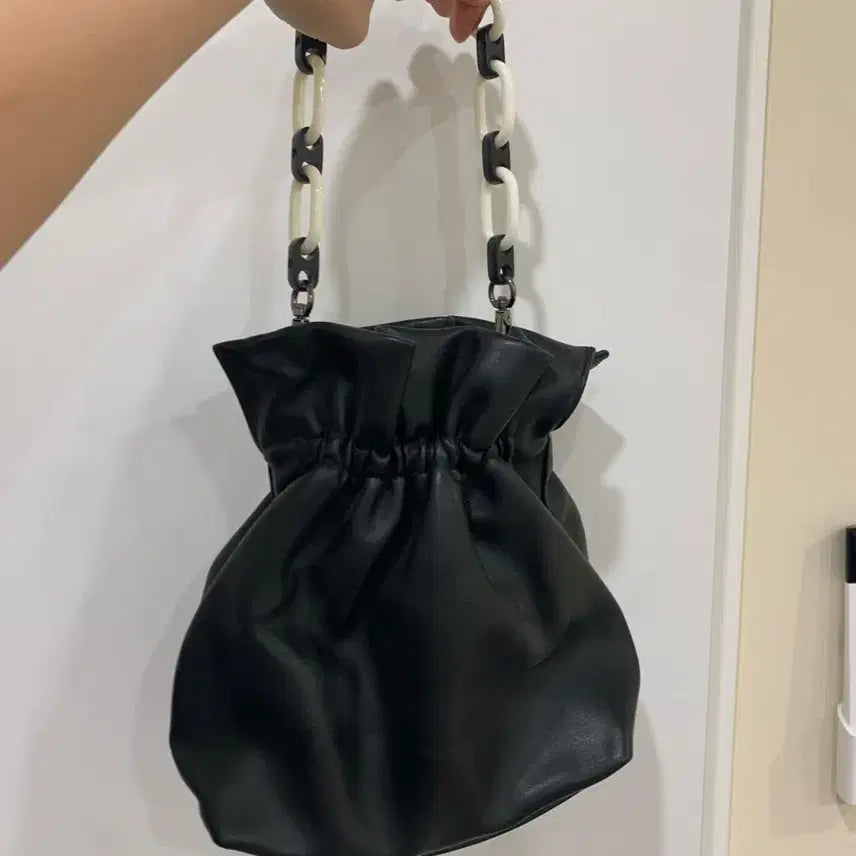 [SOLD OUT] J.Giovanni 블랙 셔링 체인 숄더백